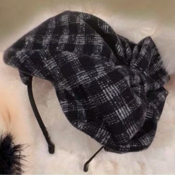 Elegant Black Checkered Women's Hat headband - Picture 2 of 3